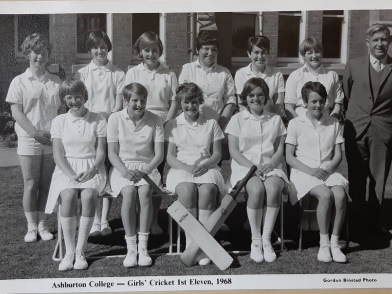 1968 cricketgirls1stxi